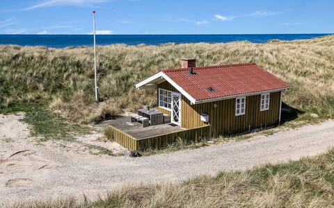 Guthfrith - 100M from the Sea: Tag, Hjem, Dør, Sommerhus, Skygge, Sidespor, Gård, Estate, Backyard