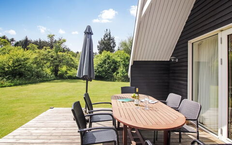 Windelgard - 1Km from the Sea: Sommerhus, Have, Sidespor, Garden Bygninger, Skygge, Gård, Backyard, Lawn, Stuehus, Landscaping