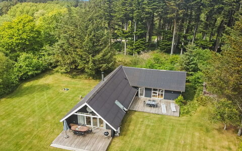 Windelgard - 1Km from the Sea: Svømmepøl, Udendørs Møbler, Møbel, Udvej, Flise, Eco Hotel, Skygge, Stol, Fritid, Estate