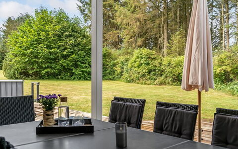 Dimo - 700M from the Sea: Bygning, Hus, Vindue, Hjem, Tag, Boligområde, Busk, Sommerhus, Land Lot