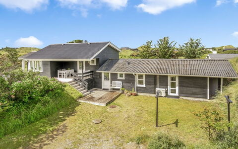 Stina - 250M from the Sea: Tag, Hjem, Dør, Sommerhus, Skygge, Sidespor, Gård, Estate, Backyard