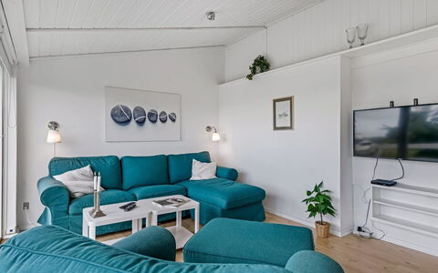 Stina - 250M from the Sea: Tag, Hjem, Dør, Sommerhus, Skygge, Sidespor, Gård, Estate, Backyard