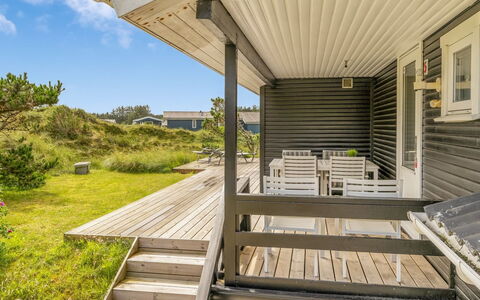 Stina - 250M from the Sea: Tag, Hjem, Dør, Sommerhus, Skygge, Sidespor, Gård, Estate, Backyard