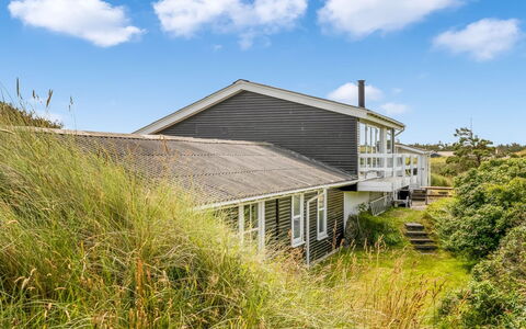 Stina - 250M from the Sea: Tag, Hjem, Dør, Sommerhus, Skygge, Sidespor, Gård, Estate, Backyard