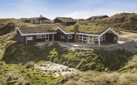 Solvejg - 150M from the Sea: Svømmepøl, Udendørs Møbler, Møbel, Udvej, Flise, Eco Hotel, Skygge, Stol, Fritid, Estate