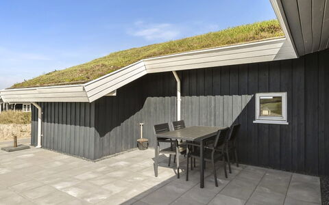 Solvejg - 150M from the Sea: Svømmepøl, Udendørs Møbler, Møbel, Udvej, Flise, Eco Hotel, Skygge, Stol, Fritid, Estate