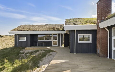 Solvejg - 150M from the Sea: Svømmepøl, Udendørs Møbler, Møbel, Udvej, Flise, Eco Hotel, Skygge, Stol, Fritid, Estate