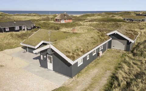 Solvejg - 150M from the Sea: Svømmepøl, Udendørs Møbler, Møbel, Udvej, Flise, Eco Hotel, Skygge, Stol, Fritid, Estate