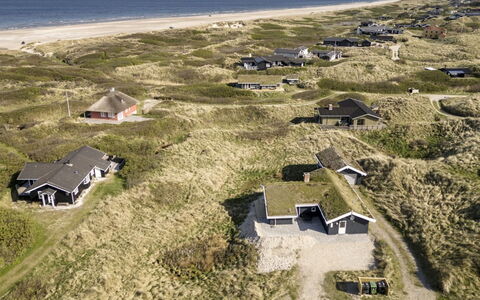 Solvejg - 150M from the Sea: Svømmepøl, Udendørs Møbler, Møbel, Udvej, Flise, Eco Hotel, Skygge, Stol, Fritid, Estate
