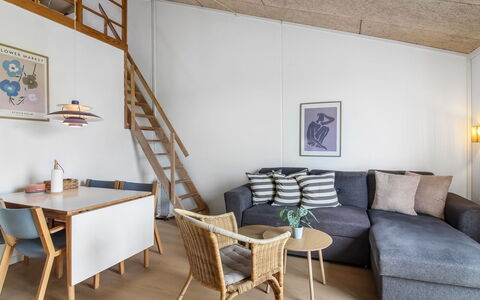 Salka - 150M from the Sea: Møbel, Indretning, Gulvbelægning, Etage, Træ, Couch, Loft, Værelse, Stue, Stol