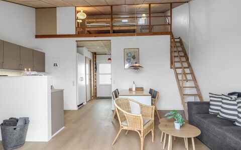 Salka - 150M from the Sea: Indretning, Gulvbelægning, Møbel, Træ, Etage, Loft, Værelse, Lejlighed, Trægulve, Stue