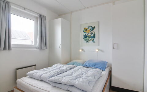 Tinke - 150M from the Sea: Hjem, Tag, Hus, Dør, Sommerhus, Skygge, Have, Bunddække, Veranda, Gård