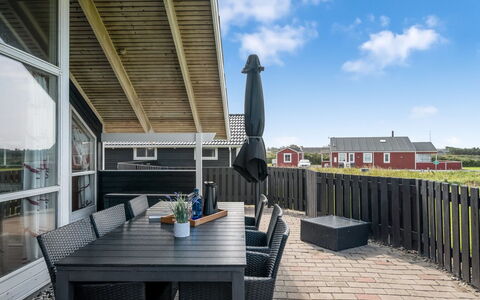 Freya - 200M from the Sea: Tag, Hus, Boligområde, Hjem, Estate, Sommerhus, Design