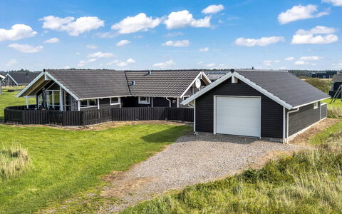Freya - 200M from the Sea: Tag, Hus, Boligområde, Hjem, Estate, Sommerhus, Design