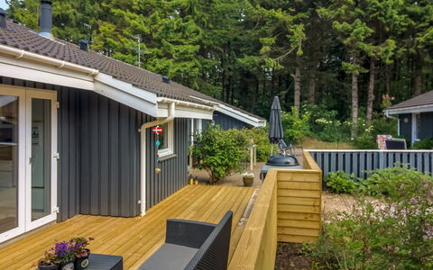 Aniki - 1.4Km from the Sea: Arkitektur, Tag, Hjem, Kompositmateriale, Dagslys, Sidespor, Indkørsel