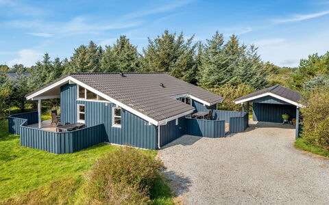 Terho - 1Km from the Sea: Hjem, Tag, Hus, Dør, Sommerhus, Skygge, Have, Bunddække, Veranda, Gård