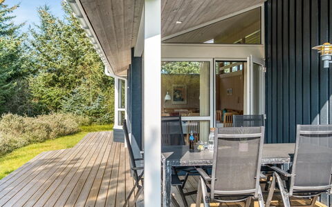 Terho - 1Km from the Sea: Hjem, Tag, Hus, Dør, Sommerhus, Skygge, Have, Bunddække, Veranda, Gård