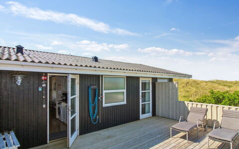Gojko - 140M from the Sea: Træ, Hus, Sommerhus, Hjem, Tag, Landdistrikt, Sidespor, Bjælkehytte, Garden Bygninger, Hårdttræ
