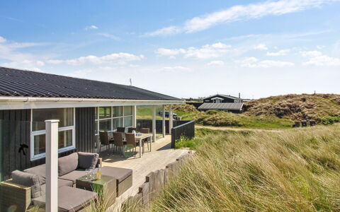 Gojko - 140M from the Sea: Træ, Hus, Sommerhus, Hjem, Tag, Landdistrikt, Sidespor, Bjælkehytte, Garden Bygninger, Hårdttræ