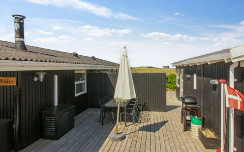Gojko - 140M from the Sea: Træ, Hus, Sommerhus, Hjem, Tag, Landdistrikt, Sidespor, Bjælkehytte, Garden Bygninger, Hårdttræ