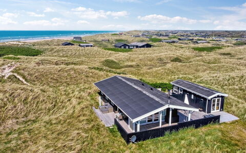Gojko - 140M from the Sea: Træ, Hus, Sommerhus, Hjem, Tag, Landdistrikt, Sidespor, Bjælkehytte, Garden Bygninger, Hårdttræ
