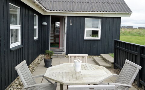 Wifred - 250M from the Sea: Hus, Hjem, Dør, Tag, Sommerhus, Estate, Have, Skygge, Sidespor, Gård