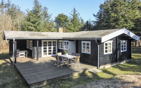 Olin - 600M from the Sea: Hus, Hjem, Dør, Tag, Sommerhus, Estate, Have, Skygge, Sidespor, Gård
