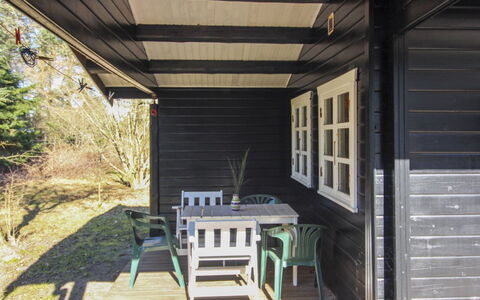 Olin - 600M from the Sea: Hus, Hjem, Dør, Tag, Sommerhus, Estate, Have, Skygge, Sidespor, Gård