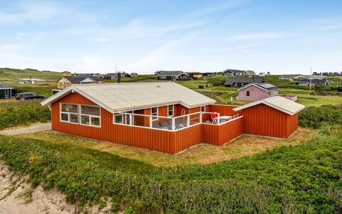 Dolma - 75M from the Sea: Hus, Hjem, Dør, Tag, Sommerhus, Estate, Have, Skygge, Sidespor, Gård