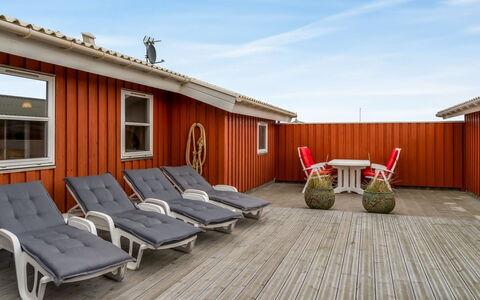 Dolma - 75M from the Sea: Hus, Hjem, Dør, Tag, Sommerhus, Estate, Have, Skygge, Sidespor, Gård