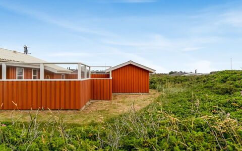 Dolma - 75M from the Sea: Hus, Hjem, Dør, Tag, Sommerhus, Estate, Have, Skygge, Sidespor, Gård