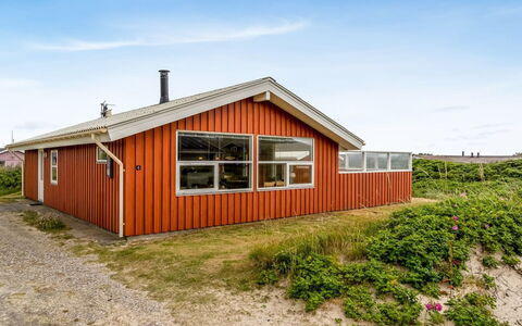 Dolma - 75M from the Sea: Sommerhus, Have, Sidespor, Garden Bygninger, Skygge, Gård, Backyard, Lawn, Stuehus, Landscaping