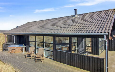 Åmunde - 150M from the Sea: Træ, Tag, Dør, Sommerhus, Hus, Sidespor, Veranda, Hårdttræ, Dæk, Skygge