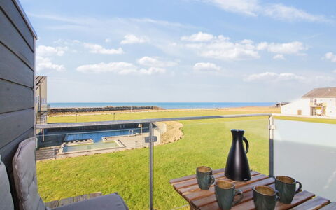Eydis - 150M from the Sea: Blå, Hav, Ocean, Kyst, Strand, Planke
