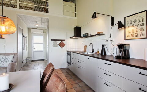 Eydis - 150M from the Sea: Gulvbelægning, Indretning, Køkken, Væg, Countertop, Loft, Træ, Etage, Møbel, Lysarmatur