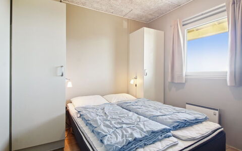 Eydis - 150M from the Sea: Soveværelse, Seng, Sengetøj, Sengetøj, Etage, Bed Frame, Gulvbelægning, Loft, Indretning, Værelse