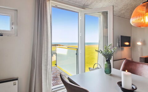 Eydis - 150M from the Sea: Træ, Indretning, Etage, Møbel, Lejlighed, Bejdse, Stol, Hårdttræ, Hotel, Altan