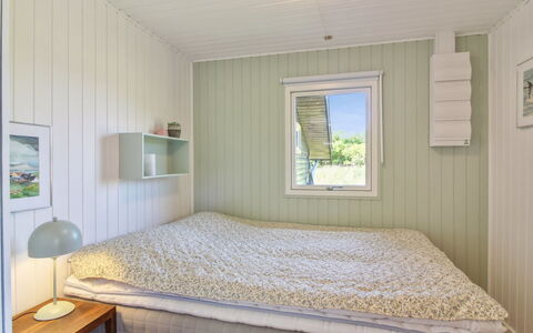 Herma - 300M from the Sea: Træ, Gulvbelægning, Etage, Soveværelse, Loft, Indretning, Seng, Sengetøj, Bed Frame, Sengetøj