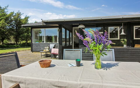 Herma - 300M from the Sea: Hjem, Veranda, Land Lot, Dør, Skygge, Sommerhus, Estate, Gård, Landscaping
