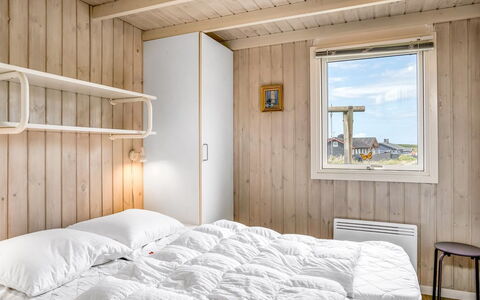 Anne - 100M from the Sea: Træ, Soveværelse, Seng, Sengetøj, Sengetøj, Bed Frame, Planke, Hårdttræ, Bejdse, Sengetøj
