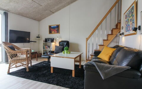 Cariba - 150M from the Sea: Vegetationen, Busk, Forår, Sommerhus, Have, Skygge, Backyard, Gård, Stol