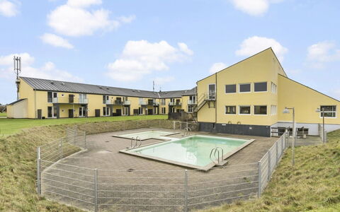 Solveg - 150M from the Sea: Svømmepøl, Boligområde, Menneskelig Bosættelse, Kompositmateriale, Estate, Udvej, Gårdsplads, Skygge, Gård, Thermae