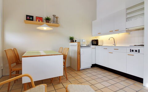 Tomte - 70M from the Sea: Indretning, Gulvbelægning, Køkken, Etage, Træ, Møbel, Loft, Køkken Apparat, Større Bandage, Countertop