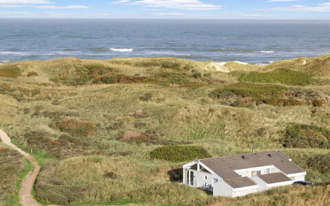 Avni - 200M from the Sea: Hus, Hjem, Dør, Tag, Sommerhus, Estate, Have, Skygge, Sidespor, Gård