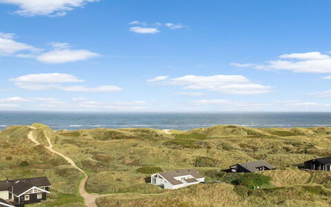 Avni - 200M from the Sea: Hus, Hjem, Dør, Tag, Sommerhus, Estate, Have, Skygge, Sidespor, Gård