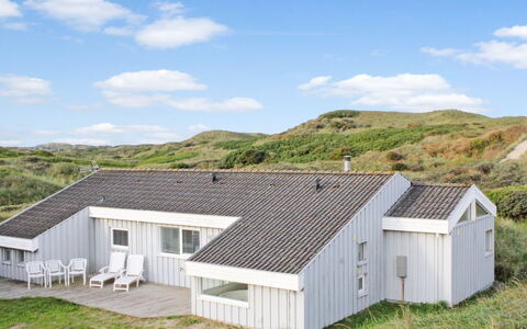 Avni - 200M from the Sea: Hus, Hjem, Dør, Tag, Sommerhus, Estate, Have, Skygge, Sidespor, Gård