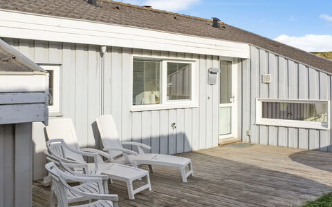 Avni - 200M from the Sea: Hus, Hjem, Dør, Tag, Sommerhus, Estate, Have, Skygge, Sidespor, Gård