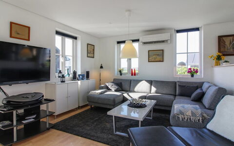 Adrian - 200M from the Sea: Møbel, Indretning, Couch, Gulvbelægning, Etage, Stue, Loft, Værelse, Bord, Lejlighed