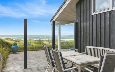 Alyssa - 300M from the Sea: Plantesamfund, Sollys, Urteagtig Plante, Have, Plantation, Landbrug, Farm