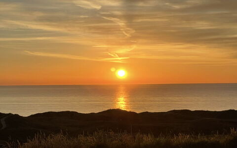 Alyssa - 300M from the Sea: Himmel, Sol, Horisont, Daytime, Afterglow, Solnedgang, Orange, Gul, Skumring